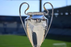 C罗凯恩独中三元，拜仁4-0惨案！C罗夺射手王座，英超金靴悬念再起